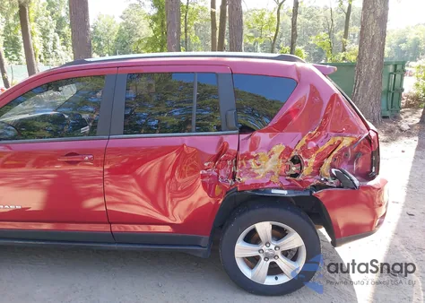 2014 Jeep Compass Latitude из США, поврежденный, VIN 1C4NJDEB2ED517403